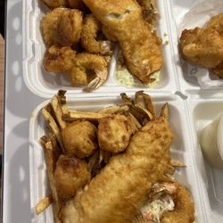 Country Chowder Shack - Fisherman platter, clam cakes and white clam chowder
