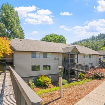 Creekside Apartments - Exterior property photo - Apartments Near Me - Clackamas, Oregon Creekside Apartments - Exterior property photo - Apartments Near Me - Clackamas, Oregon