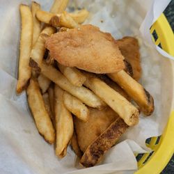 Bully's Sports Bar and Grill - Children's chicken tender meal