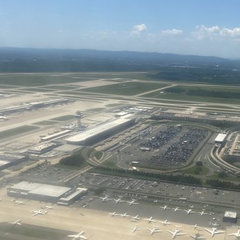 United Airlines - Dulles International Airport - Airlines Near Me - Windsor Locks, Connecticut
