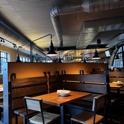 Howell's Kitchen and Bar - Inside