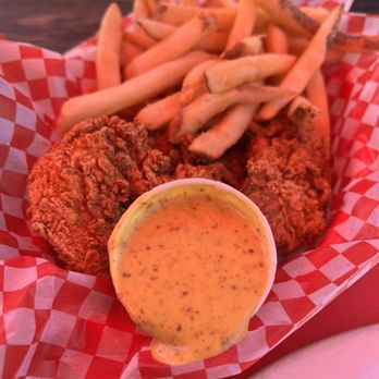 Lou's Luncheonette - Tenders plate - Barbeque Near Me - Sonoma, California Lou's Luncheonette - Tenders plate - Barbeque Near Me - Sonoma, California