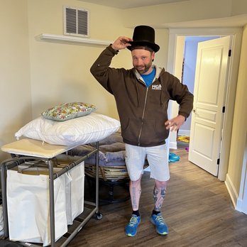 Higher Ground Moving - Nate making me laugh - Movers Near Me - Bend, Oregon