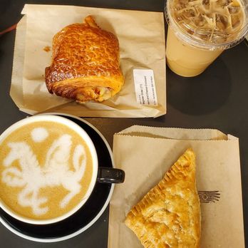 Magnifico Coffee Roasters - Coffee & Tea Near Me - Chicago, Illinois