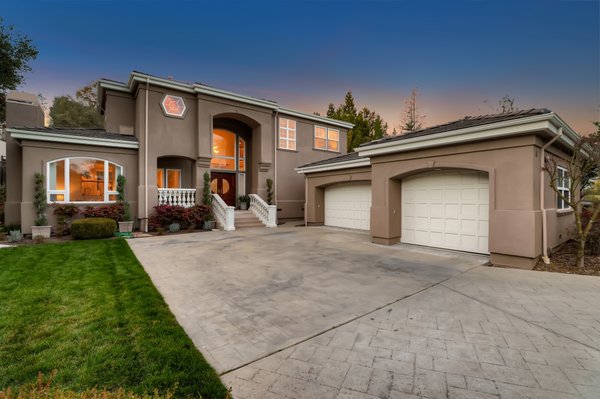 Real Estate Consultant - Burt is laser focused on negotiating the best possible price and terms for his clients. When you need expertise without the sales pitch, you can call Burt.