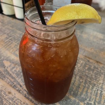 Lightsey's Restaurant - Sweet iced tea, very good, garnished with a nice big lemon wedge! - Seafood Near Me - Okeechobee, Florida