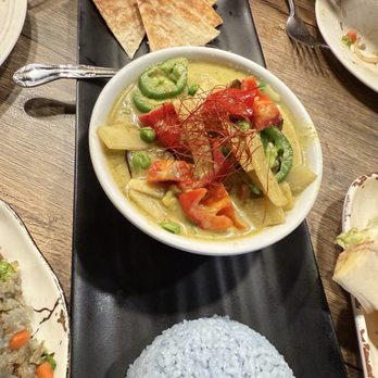 Satay Thai Kitchen & Bar - Green curry chicken - Thai Near Me - Fresno, California Satay Thai Kitchen & Bar - Green curry chicken - Thai Near Me - Fresno, California