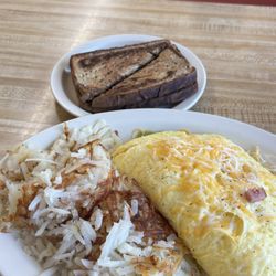 Western omelette packed full of ingredients. Very tasty.