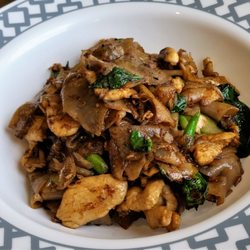 Pinto Thai Kitchen - Pad See Ew w/ chicken.