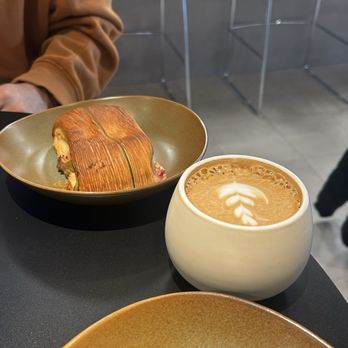 Three Dots Coffee Lab - Coffee & Tea Near Me - Toronto, Ontario