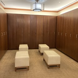 Four Seasons Spa At Vail - Large women's locker room