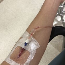 Mercy Hospital Anderson - IV line full of blood because my bag ran out and didn't see a soul for three hours