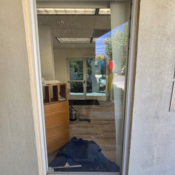 The Tint Guy Window Tinting - No tint looking from the outside looking in. - Home Window Tinting Near Me - Los Angeles, California The Tint Guy Window Tinting - No tint looking from the outside looking in. - Home Window Tinting Near Me - Los Angeles, California