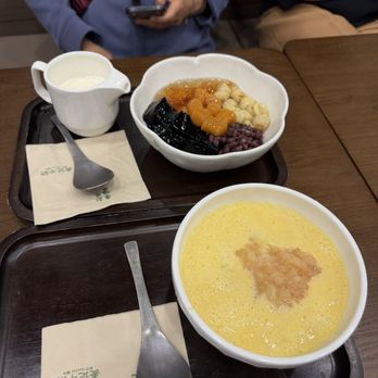 Makkee Dessert - Desserts Near Me - Bellevue, Washington