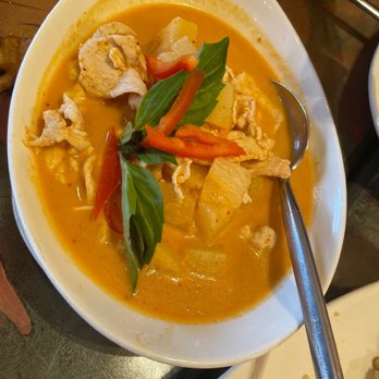 Natta Thai - Pineapple chicken curry - Thai Near Me - Vienna, Virginia Natta Thai - Pineapple chicken curry - Thai Near Me - Vienna, Virginia