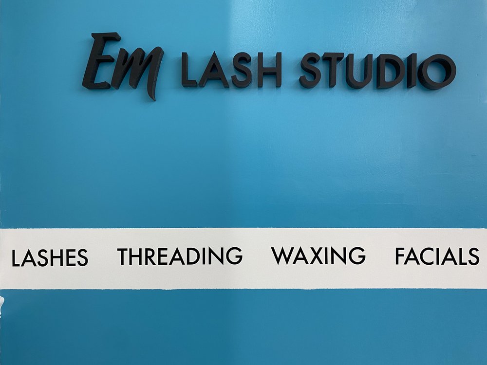 EM Lash Studio Logo