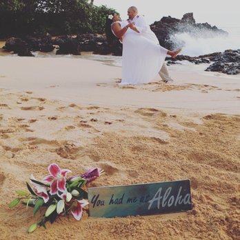 Affordable Barefoot Maui Wedding - Wedding Planning Near Me - Kihei, Hawaii Affordable Barefoot Maui Wedding - Wedding Planning Near Me - Kihei, Hawaii