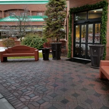 Hampton Inn Spokane - Hotels Near Me - Spokane, Washington