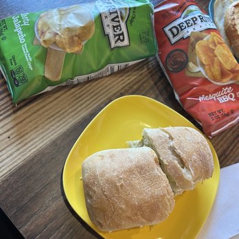 Little Sandwich House - Caprese sandwich with diced chicken - Coffee & Tea Near Me - Chicago, Illinois Little Sandwich House - Caprese sandwich with diced chicken - Coffee & Tea Near Me - Chicago, Illinois