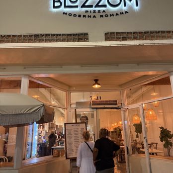 Blozzom Pizza - Store front - Pizza Near Me - Miami Beach, Florida