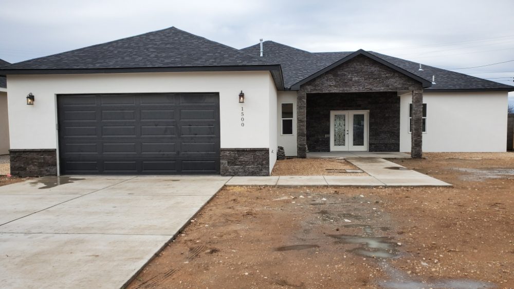 Slide of Puentes Roofing and Construction