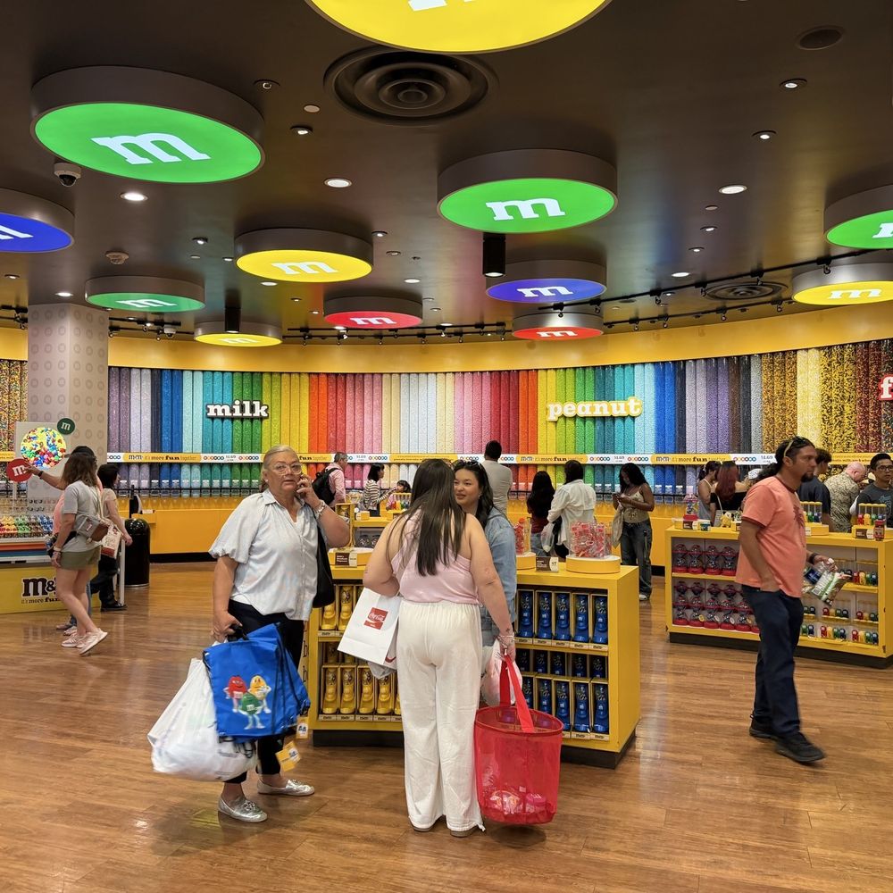 M&M'S World - 2nd floor - Chocolatiers & Shops Near Me - Las Vegas, Nevada M&M'S World - 2nd floor - Chocolatiers & Shops Near Me - Las Vegas, Nevada