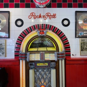 Cakes & Creams - Jukebox - Pizza Near Me - Branson, Missouri Cakes & Creams - Jukebox - Pizza Near Me - Branson, Missouri