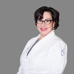 Lake Washington Facial Plastic Surgery - Moira Dunn Clinical Master Aesthetician