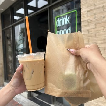 Recreational Coffee - Honey vanilla iced latte with oat milk - Coffee & Tea Near Me - Long Beach, California Recreational Coffee - Honey vanilla iced latte with oat milk - Coffee & Tea Near Me - Long Beach, California