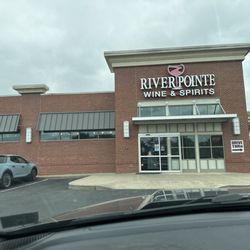 Riverpointe Wine & Spirits - Outside.