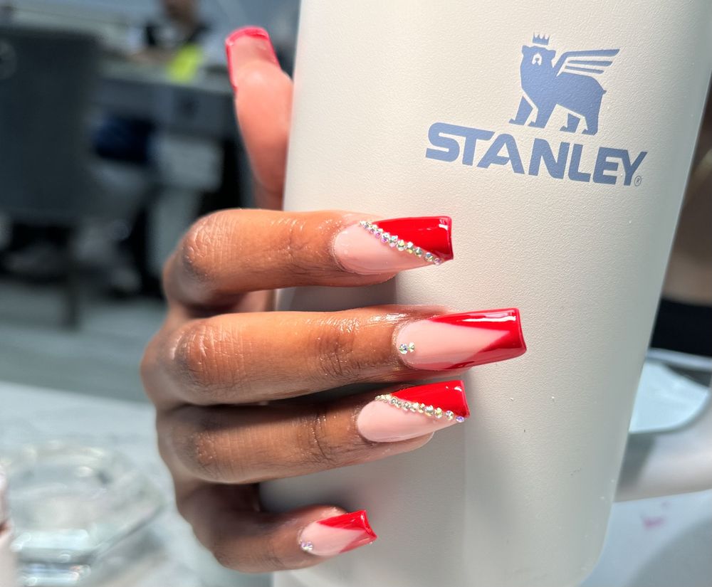 Famous Nails & Spa Image