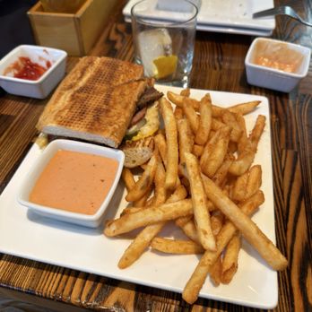 Hana Koa Brewing - Brisket sandwich - Breweries Near Me - Honolulu, Hawaii Hana Koa Brewing - Brisket sandwich - Breweries Near Me - Honolulu, Hawaii