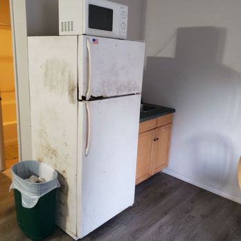 Baffin Bay Inn - Fridge is all jacked up and old, but it does work. Microwave is old school too but again does work. - Hotels Near Me - Riviera, Texas Baffin Bay Inn - Fridge is all jacked up and old, but it does work. Microwave is old school too but again does work. - Hotels Near Me - Riviera, Texas