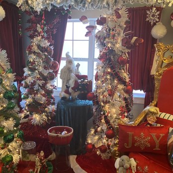 St Nick’s Holiday Shoppe - Christmas Trees Near Me - Mount Dora, Florida