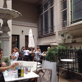 Como En Casa - Un hermoso patio, de los más lindos que hay - Restaurants Near Me - Buenos Aires, C