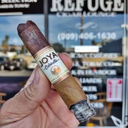 The Refuge Cigar Lounge - Joya De Nicaragua Cabinet... Tasty stick!