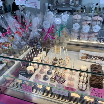 Le Macaron French Pastries - Adorable cake pops-- many flavors - Macarons Near Me - Wesley Chapel, Florida Le Macaron French Pastries - Adorable cake pops-- many flavors - Macarons Near Me - Wesley Chapel, Florida
