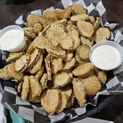 Crazy Craig's Shipwreck Bar & Grill - Appetizer - Fried pickles , Thats alot and they have a good light batter.