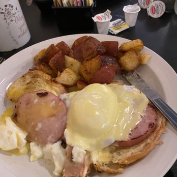 Will & Co. Cafe - Traditional Eggs Benedict - Cafes Near Me - Plymouth, Massachusetts Will & Co. Cafe - Traditional Eggs Benedict - Cafes Near Me - Plymouth, Massachusetts