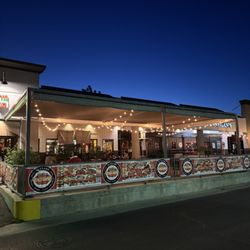 Cucina Tagliani - Exterior patio seating
