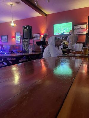 Me-n-Ed's Pizza Parlor by null