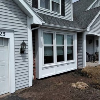 Roman's Painting & Renovations - Exterior house trim painted. - Painters Near Me Roman's Painting & Renovations - Exterior house trim painted. - Painters Near Me