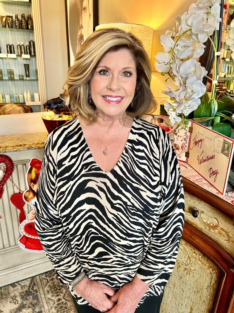 Impressions Salon Logo