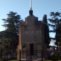 Plaza General Manuel Belgrano - Primer monumento a la bandera, JA! Si, somos sede del primer monumento a la bandera y viene de Burzaco... BÚSQUENLO!