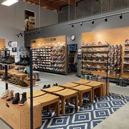 REI - Updated February 2026 - 123 Photos & 161 Reviews - 1148 Galleria ...