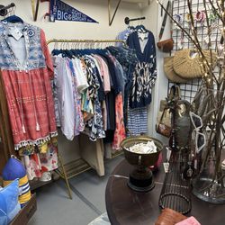 Authentic Canyon Lake - Pretty fashion finds