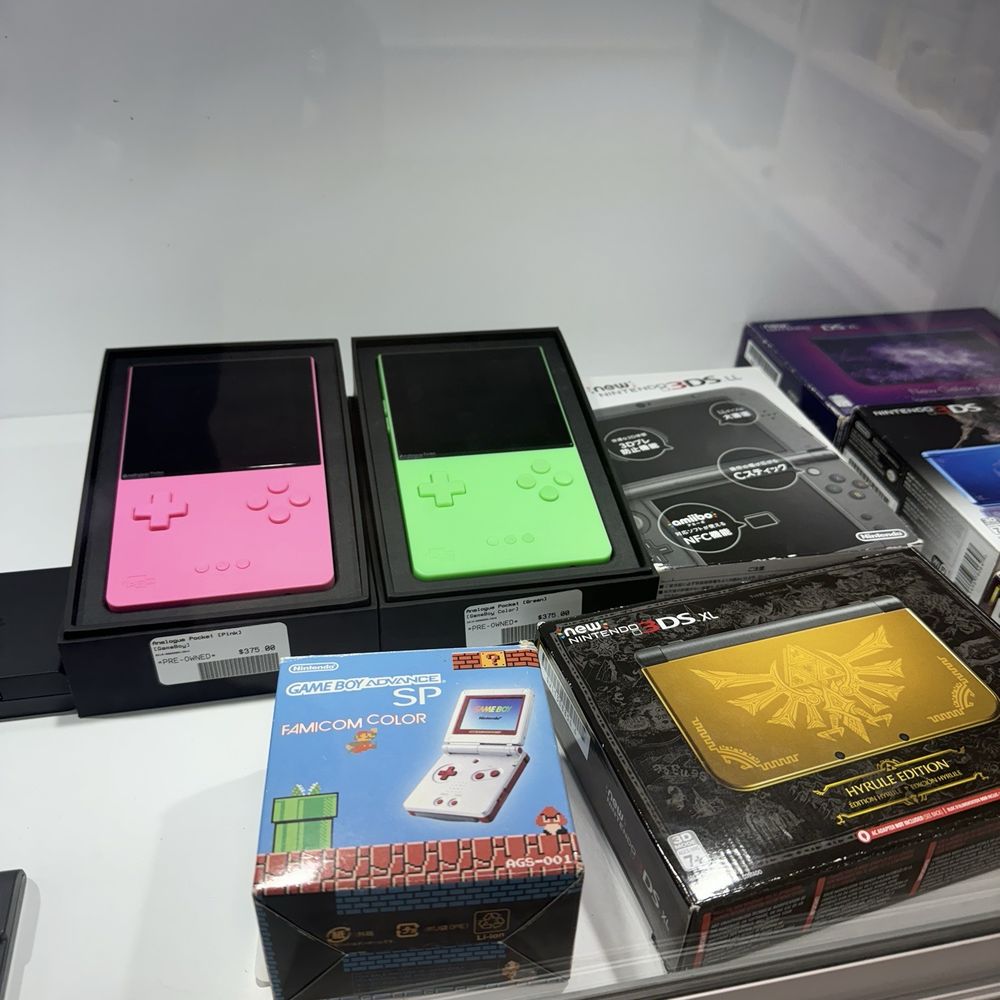 My Analogue Pocket calling out to me. Also take a look at that 3DS XL. It has like every major game pre-downloaded from the former owner.