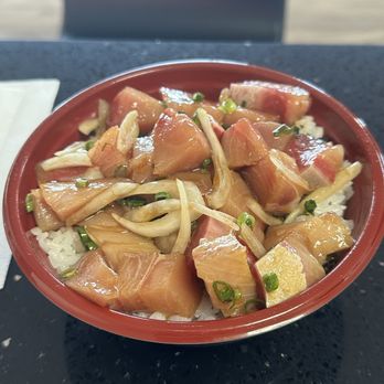 Hou Fish Market - Mom's Hamachi bowl - no metallic taste to the hamachi like you sometimes get at other places. - Sushi Bars Near Me - Waipahu, Hawaii Hou Fish Market - Mom's Hamachi bowl - no metallic taste to the hamachi like you sometimes get at other places. - Sushi Bars Near Me - Waipahu, Hawaii