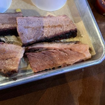 Bubba's SmokeHouse & Spirits - Brisket. Looks dry and no smoke ring. - Barbeque Near Me - Paso Robles, California