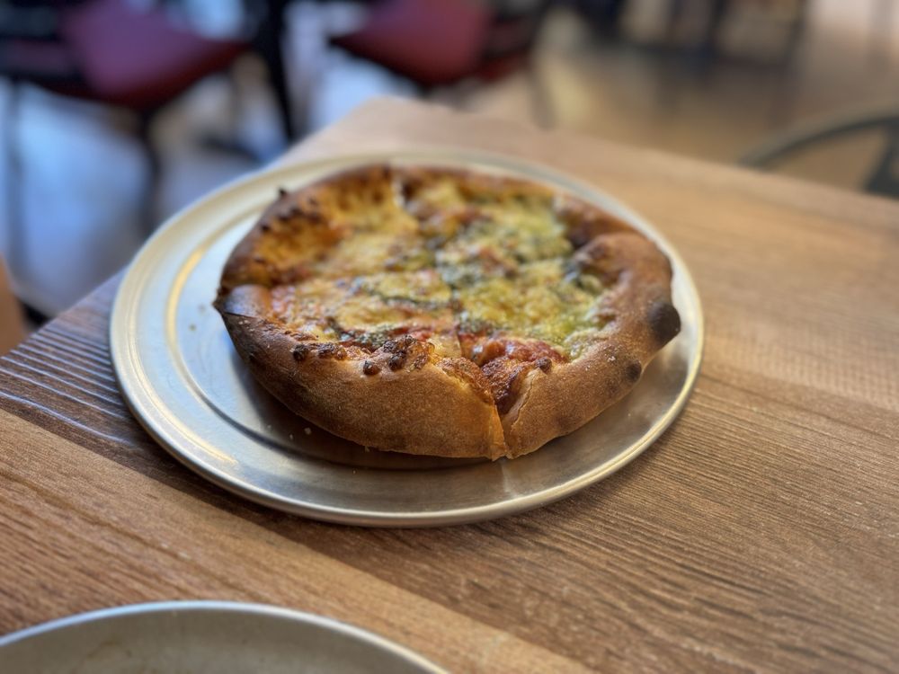 Ozark Pizza & Bread Co Logo